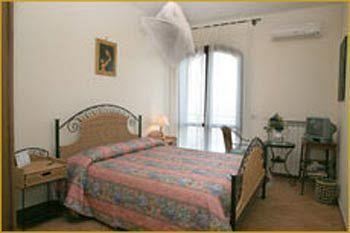 Couette-café Monica Sorrente